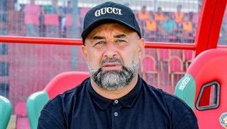 عبدالحق بن شيخة مدرب اتحاد الجزائر