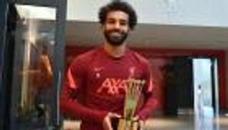 محمد صلاح والشعر الأبيض.. صورة تخطف الأنظار