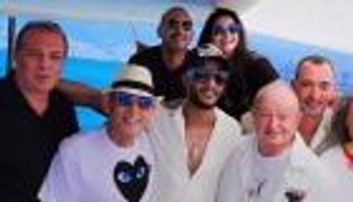 محمد رمضان يحتفل بعيد ميلاد "أعز الأصدقاء" نجيب ساويرس (فيديو)