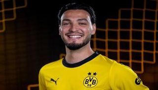 رامي بن سبعيني بقميص بروسيا دورتموند