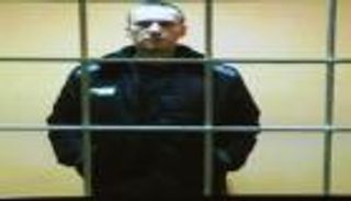 خنفساء وكنغر.. نافالني يصدم إدارة السجن الروسية بطلبات غريبة