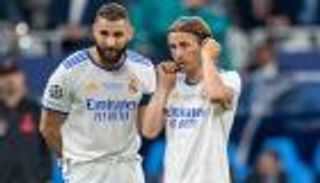 بنزيما يورط رئيس ريال مدريد مع مودريتش (فيديو)