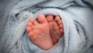 "أهلها تخلوا عنها".. العثور على رضيعة في حاوية قمامة بريف دمشق