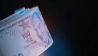 الليرة التركية تنهار أمام الدولار.. تراجع تاريخي منذ فوز أردوغان (محدث)