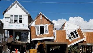 المنازل ضحية الكوراث بأمريكا