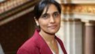 عبدَة شريف.. دبلوماسية من أصول باكستانية سفيرة لبريطانيا لدى اليمن