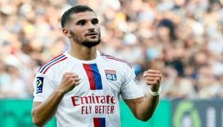 حسام عوار لاعب ليون الفرنسي السابق