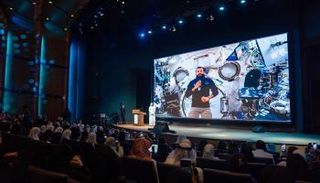 النيادي يتحدث لمتخصصي القطاع الطبي