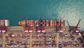 الإمارات.. أرقام الصادرات تلمع في ميزان التجارة