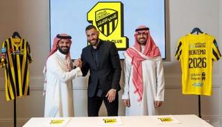 كريم بنزيما مهاجم اتحاد جدة