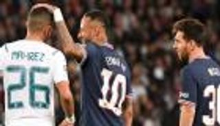 رياض محرز يستعد لنهائي دوري أبطال أوروبا بطريقة ميسي (فيديو)