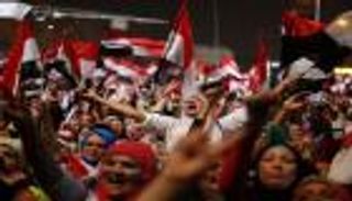 كواليس ما قبل عزل الإخوان في مصر.. مكالمات طارئة واجتماع الساعات الـ6