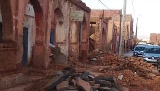 الأسوار عقب انهيارها