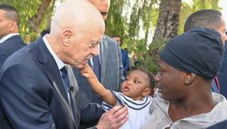 الرئيس التونسي قيس سعيد خلال زيارته محافظة صفاقس