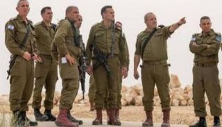 عسكريون إسرائيليون في موقع الحادث - أرشيفية