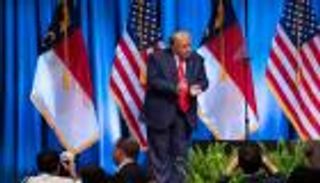 عشيّة مثوله أمام المحكمة.. رسائل تحدٍّ من ترامب للجميع