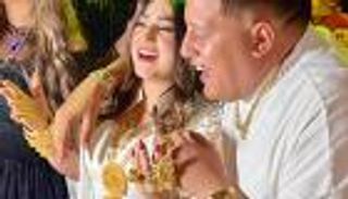 حمو بيكا يكشف مصدر "الهدية الذهبية" المثيرة للجدل