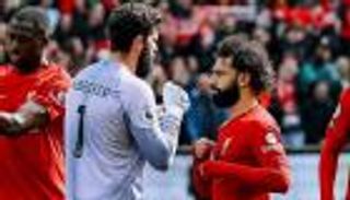 تفوق على صلاح.. لماذا توج أليسون بجائزة أفضل لاعب في ليفربول؟ (فيديو)