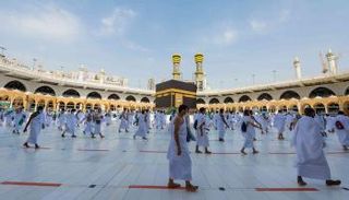 الطواف حول الكعبة