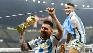 ليونيل ميسي قائد الأرجنتين وبطل كأس العالم