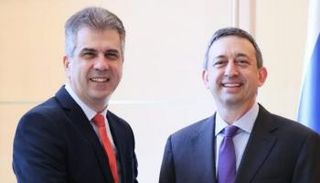 وزير الخارجية الإسرائيلي مع أحد قادة إيباك