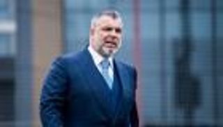 الأفضل في تاريخ الإمارات.. الشارقة يحسم مصير كوزمين بخطوة رسمية