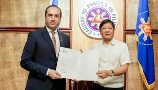 سفير دولة الإمارات لدى الفلبين يسلم دعوة حضور cop28 للرئيس الفلبيني