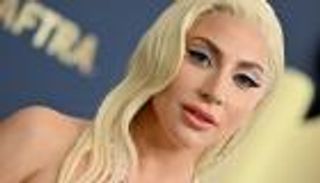 عقار للصداع يورط ليدي غاغا مع جمهورها (صور)