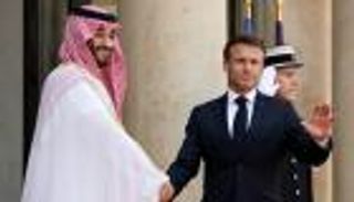 ولي العهد السعودي يصل الإليزيه.. وماكرون بمقدمة مستقبليه