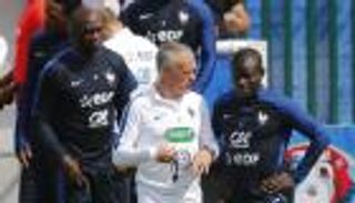 "لن أغلق الباب أمامه".. ديشامب يبرز إيجابيات انتقال كانتي لاتحاد جدة