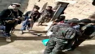 جانب من اقتحام مليشيات الحوثي لمنازل المدنيين