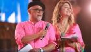 رقصة عماد دبور مع تامر حسني في تونس تثير جدلاً