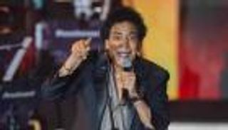 ظهور ياسمين عز وبكاء أحمد سعد.. مشاهد من حفل محمد منير في السعودية