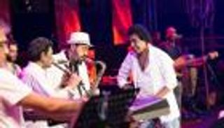 حفل محمد منير.. سر غياب صديق "رحلة الكفاح" العازف عبدالله حلمي