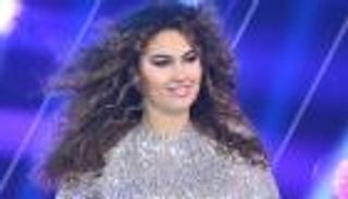 لأول مرة.. شابة بدينة تفوز بلقب "أفضل عارضة أزياء"