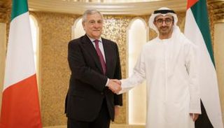 الشيخ عبدالله بن زايد آل نهيان مصافحا نظيره الإيطالي