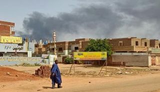 تصاعد الدخان في جنوب الخرطوم - فرانس برس