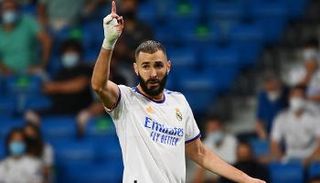 كريم بنزيما بقميص ريال مدريد