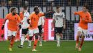 طعنة في الركبة تقود نجم هولندا إلى السجن