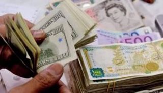 أوراق نقدية سودانية ودولار أمريكي