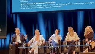 نارت بوران أثناء حديثه في مؤتمر newsxchange 2023