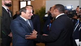 صورة متداولة من لقاء السيسي وآبي أحمد