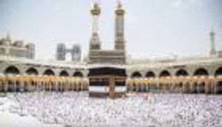 الأكبر منذ كورونا.. 1.2 مليون يؤدون صلاة الجمعة بالحرمين الشريفين