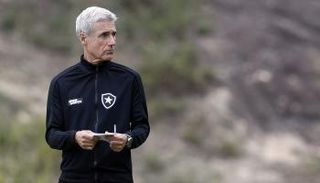 لويس كاسترو مدرب النصر السعودي المحتمل