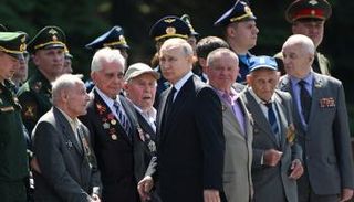 الرئيس الروسي فلاديمير بوتين خلال إحياء ذكرى الغزو النازي لبلاده 