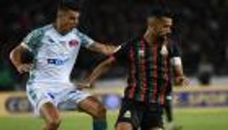 "تلاعب ضد الوداد".. لاعب الرجاء يفجر أزمة في الدوري المغربي (فيديو)