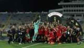 القاهرة حمراء.. الأهلي يجدد عقود نجومه في ليلة سقوط الزمالك