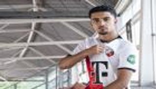 لا مواهب عربية في مانشستر يونايتد.. رحيل زيدان إقبال بعد 15 عاما