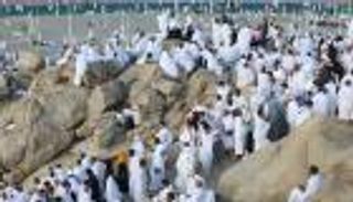 ضيوف الرحمن على جبل عرفات لأداء ركن الحج الأعظم (بث مباشر)