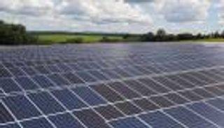 "الشمس" تقود استثمارات الطاقة النظيفة في معركة المناخ